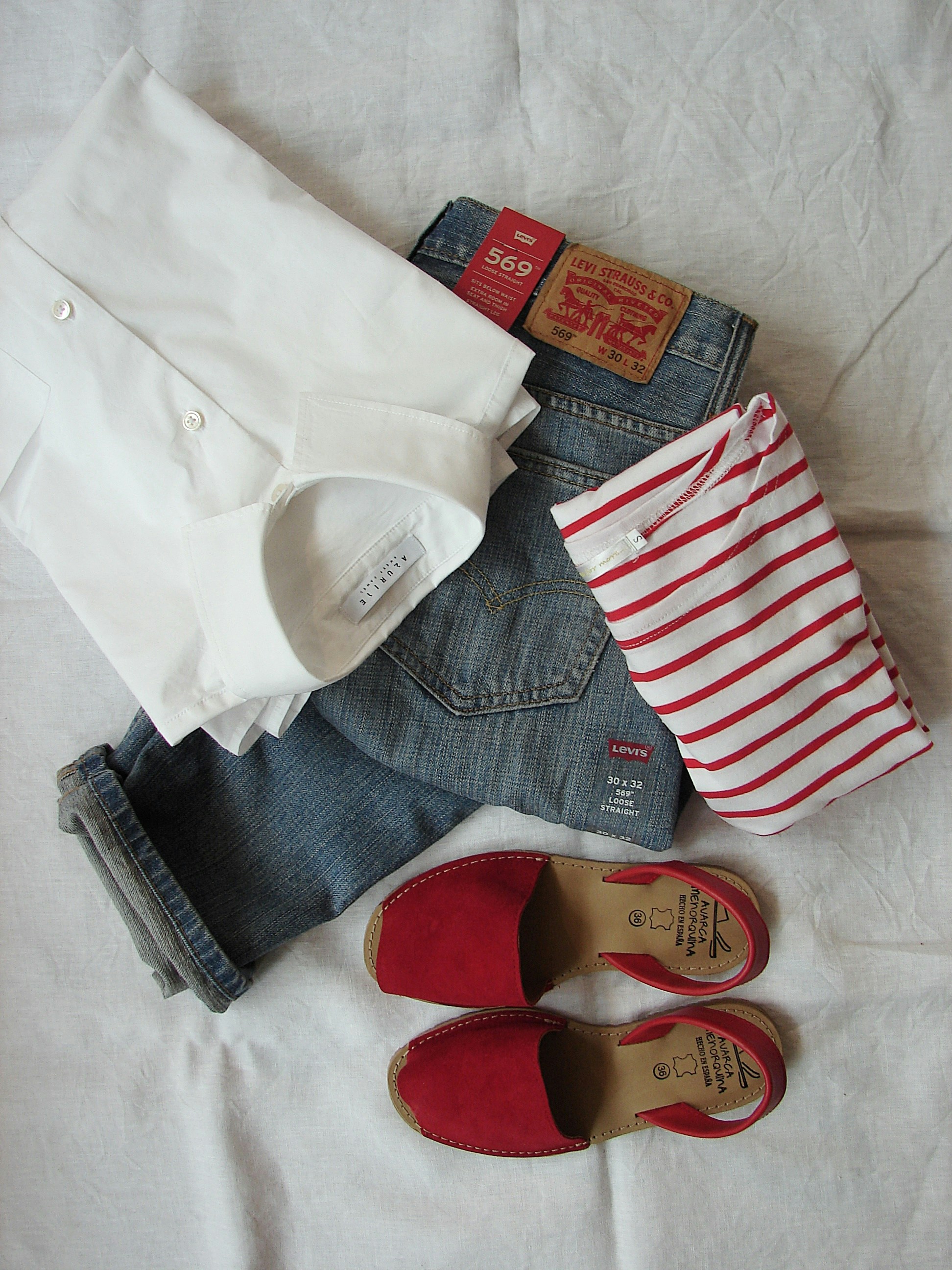 Seasonal Wardrobe Transition: Adapting Your Closet Year-Round